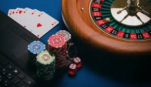 ape777 platform dashboard showing football markets, live-dealer table selection, and slot game library